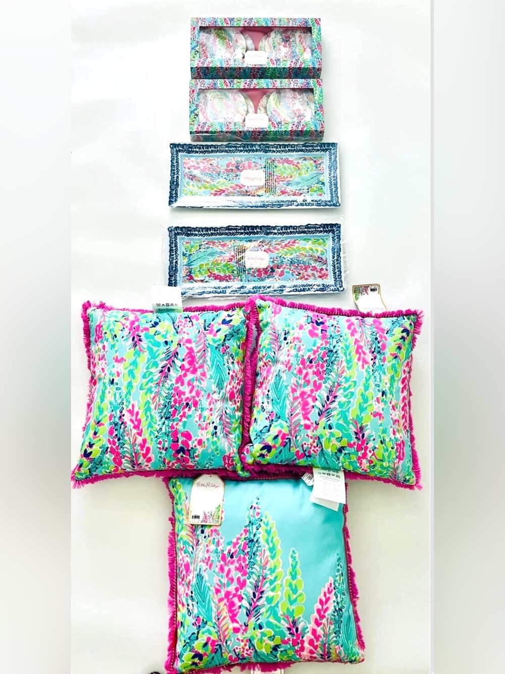 NWT LILLY PULITZER Pillows, platters and plates featured in Catch the Wave!